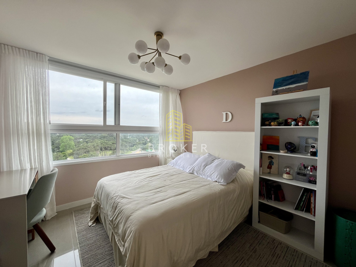 Apartamento ID.2012/Venta_Apartamento_de_4_dormitorios_a_metros_del_mar_en_Playa_Brava,_Punta_del_Este,_Maldonado - Venta Apartamento de 4 dormitorios a metros del mar en Playa Brava, Punta del Este, Maldonado