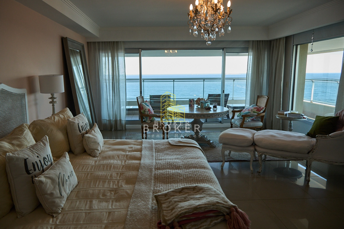 Apartamento ID.1335/Venta_apartamento_4_suites_en_Playa_Brava_en_edificio_de_categoría_Torre_Lobos. - Venta apartamento 4 suites en Playa Brava en edificio de categoría Torre Lobos.