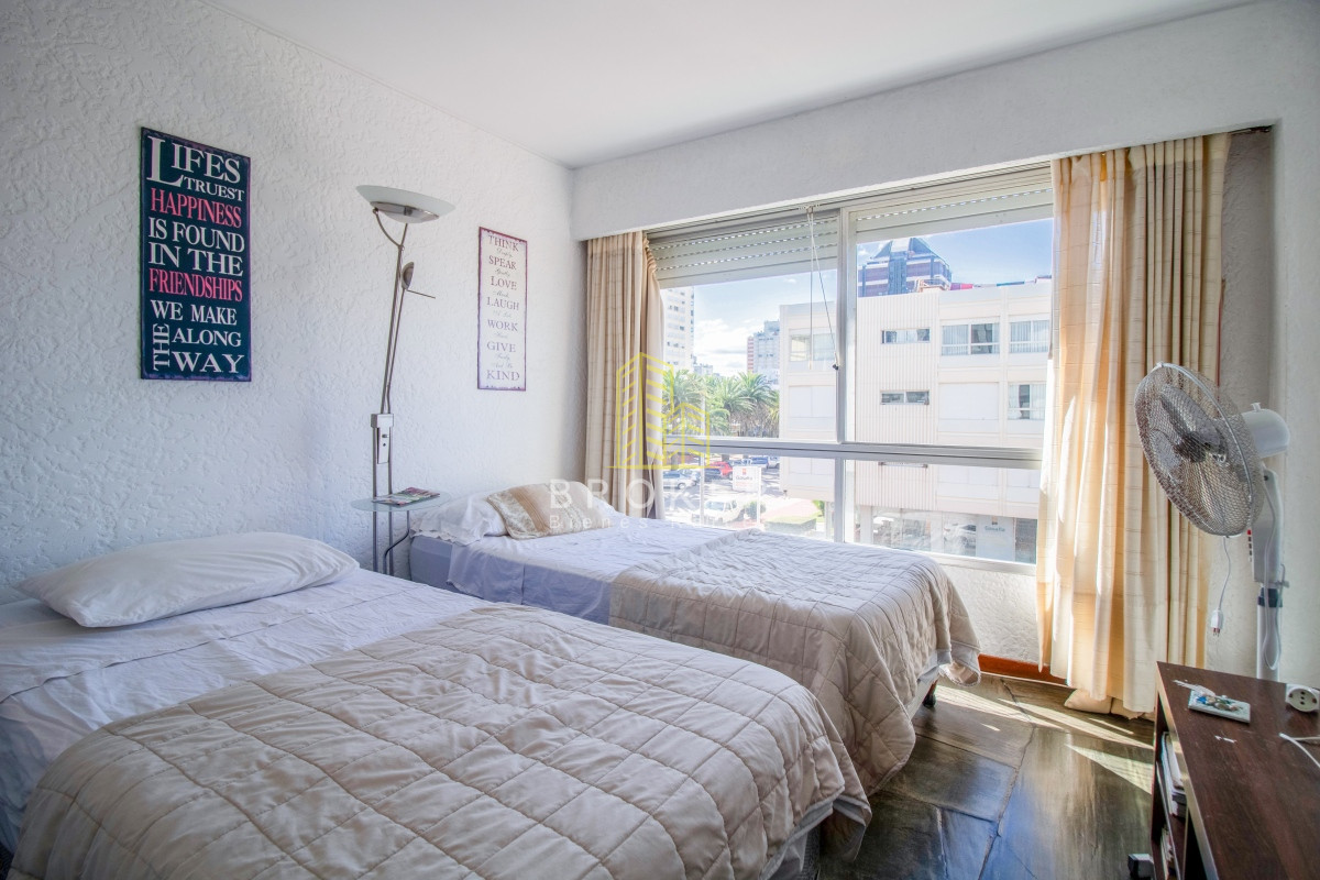 Apartamento ID.1102/Venta_de_luminoso_apartamento_en_Peninsula._Punta_del_Este,_Uruguay. - Venta de luminoso apartamento en Peninsula. Punta del Este, Uruguay.
