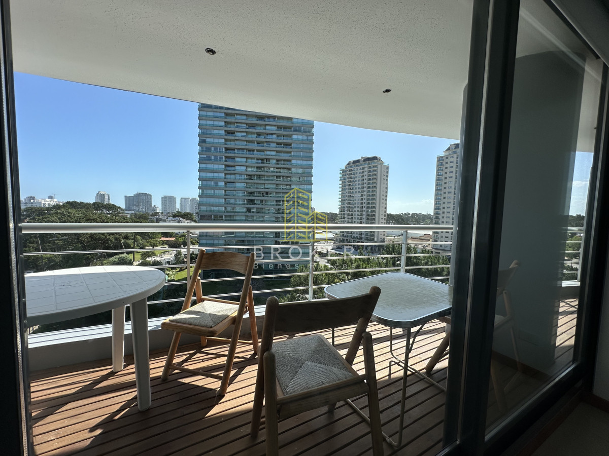 Apartamento ID.2109 - Venta de departamento de dos dormitorios en 360, zona Shopping, Punta del Este, Uruguay.