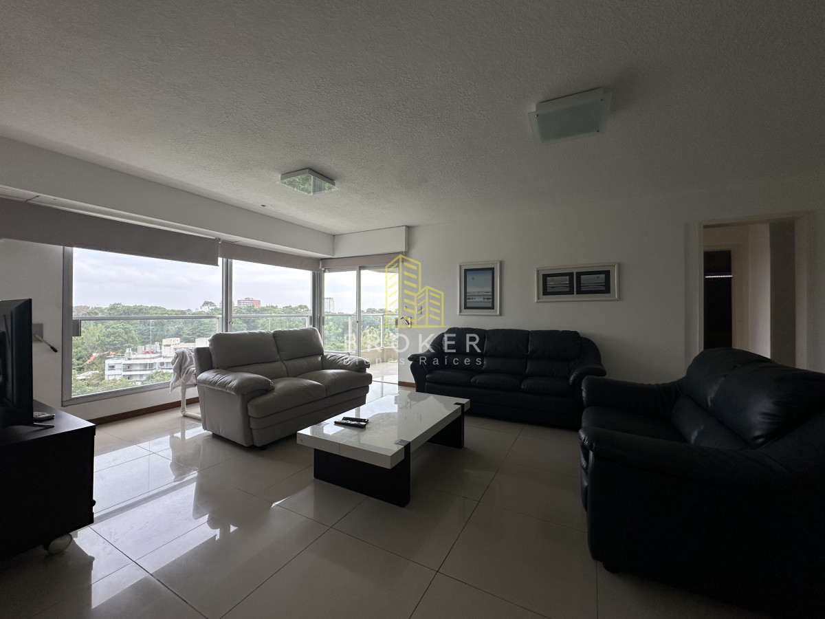 Apartamento ID.809/Alquiler_de_apartamento_de_3_dormitorios_con_todos_los_amenities - Alquiler anual de apartamento de 3 dormitorios con todos los amenities. Punta del Este, Uruguay.