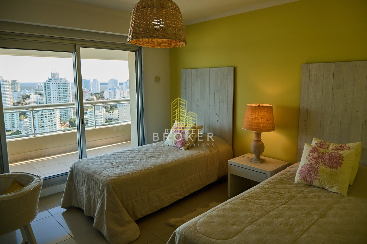 Apartamento ID.1335/Venta_apartamento_4_suites_en_Playa_Brava_en_edificio_de_categoría_Torre_Lobos. - Venta apartamento 4 suites en Playa Brava en edificio de categoría Torre Lobos.