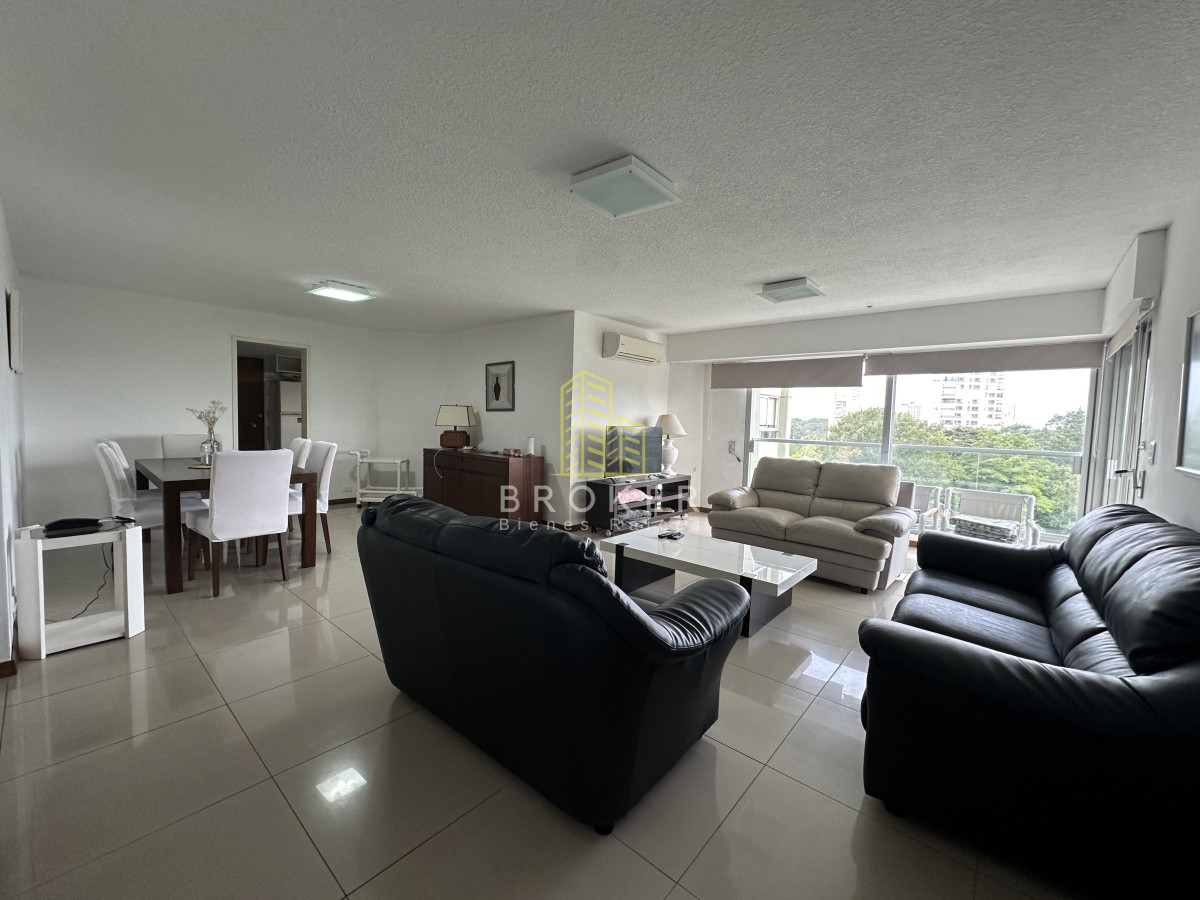 Apartamento ID.809/Alquiler_de_apartamento_de_3_dormitorios_con_todos_los_amenities - Alquiler anual de apartamento de 3 dormitorios con todos los amenities. Punta del Este, Uruguay.