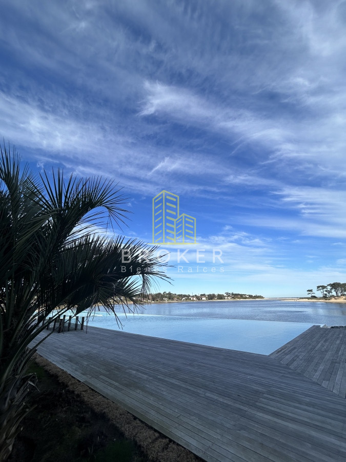 Apartamento ID.517/Venta_de_espectacular_apartamento_de_3_dorm._en_La_Barra_con_vista_única - Venta de espectacular apartamento de 3 dorm. en La Barra con vista única. . Punta del Este, Uruguay.