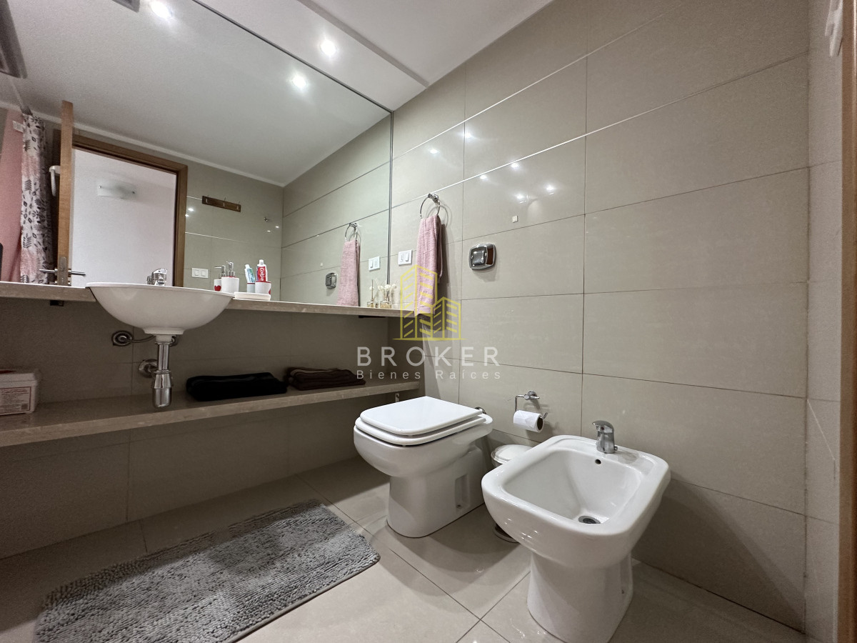 Apartamento ID.2024/Venta_y_alquiller_de_espectacular_penthouse_con_vista_a_toda_la_ciudad_y_las_playas_de_Punta_del_Este. - Venta y alquiller de espectacular penthouse con vista a toda la ciudad y las playas de Punta del Este.
