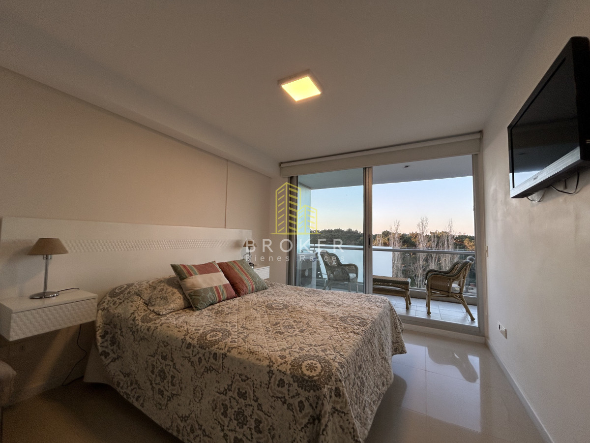 Apartamento ID.2017/Venta_de_hermoso_apartamento_2_dormitorios_en_una_de_las_mejores_zonas_de_Punta_del_Este - Venta de hermoso apartamento 2 dormitorios en una de las mejores zonas de Punta del Este