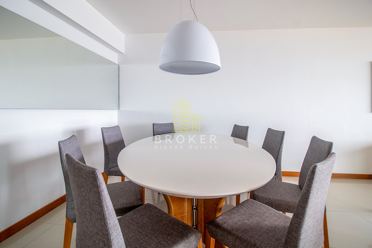 Apartamento ID.1669/Alquiler_de_apartamento_de_3_dormitorios_primera_linea_Brava_en_Punta_del_Este,_Uruguay. - Alquiler de apartamento de 3 dormitorios primera linea Brava en Punta del Este, Uruguay.