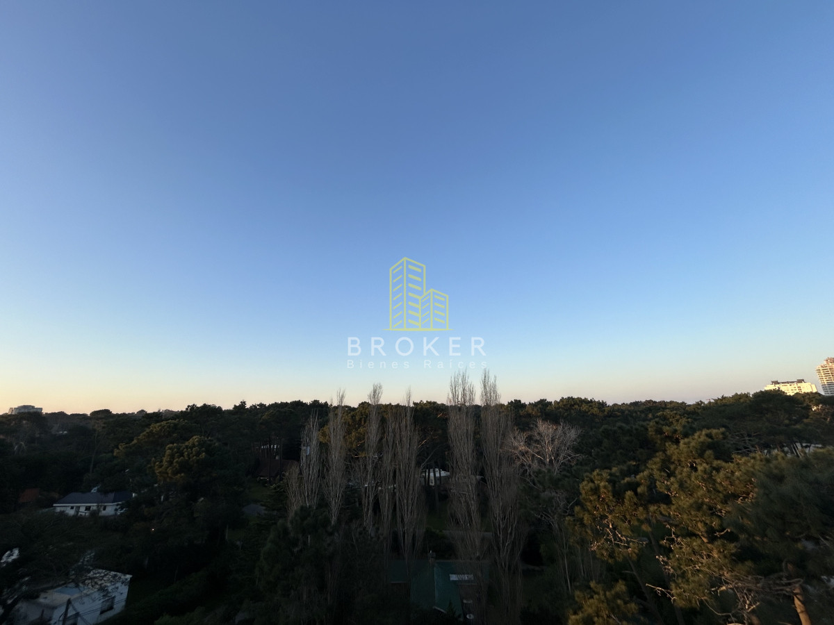 Apartamento ID.2017/Venta_de_hermoso_apartamento_2_dormitorios_en_una_de_las_mejores_zonas_de_Punta_del_Este - Venta de hermoso apartamento 2 dormitorios en una de las mejores zonas de Punta del Este