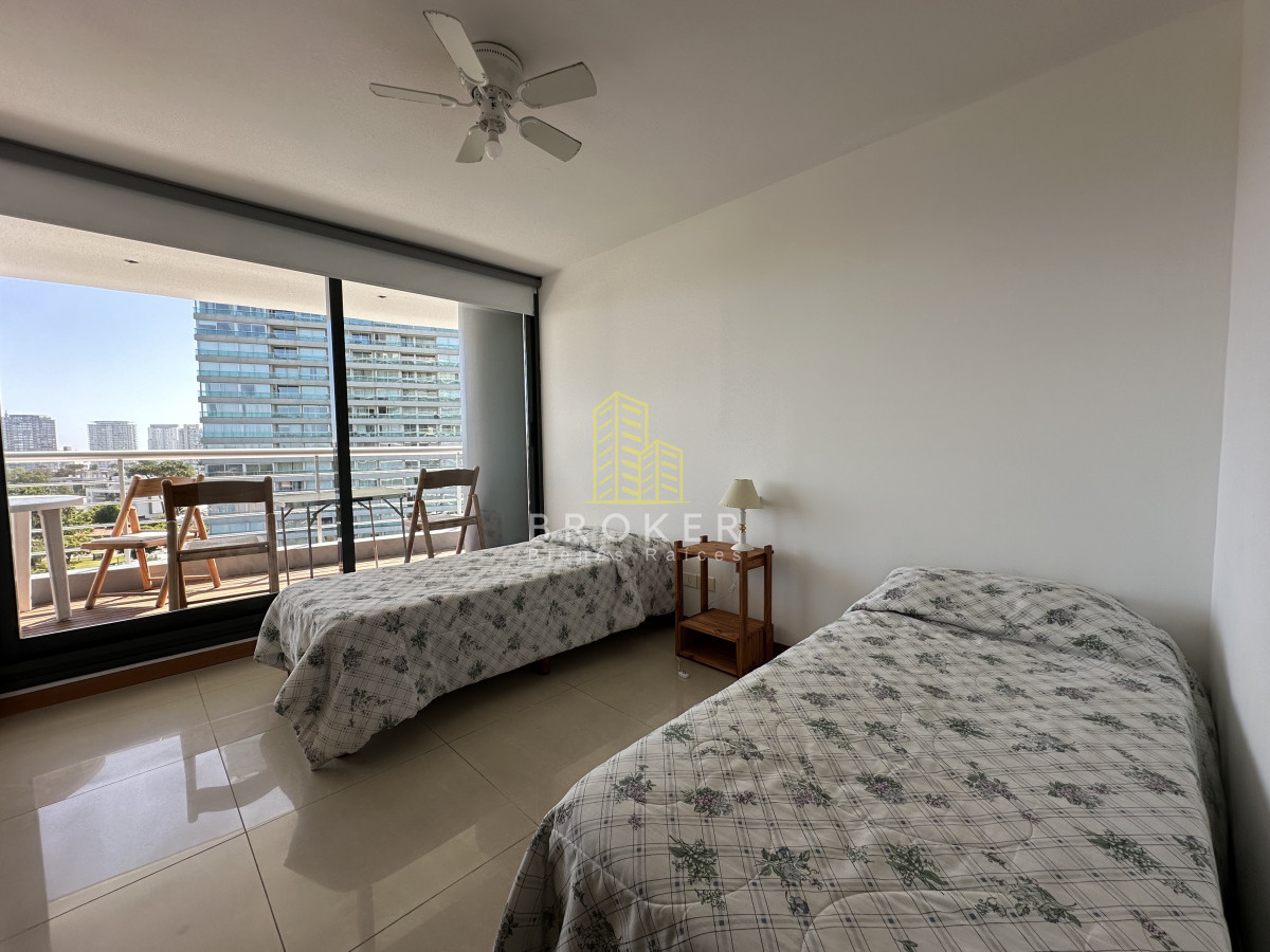 Apartamento ID.2109 - Venta de departamento de dos dormitorios en 360, zona Shopping, Punta del Este, Uruguay.
