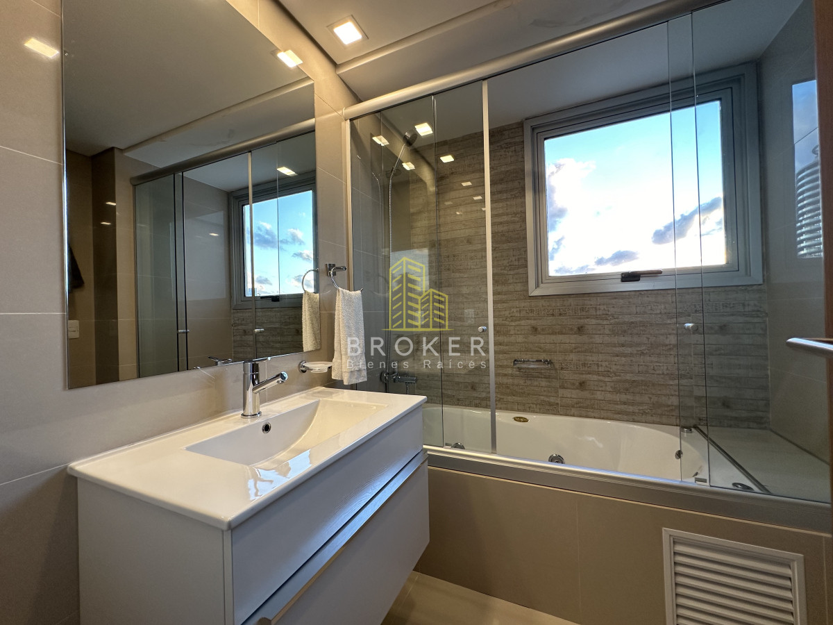 Apartamento ID.2111/Venta_de_apartamento_de_categoria,_dos_dormitorios_y_medio_en_la_brava_con_vista_al_mar._ - Venta de apartamento de categoria, dos dormitorios y medio en la brava con vista al mar. 