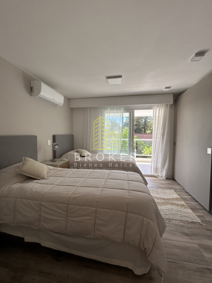 Apartamento ID.800/Venta_de_Penthouse_duplex_en_edificio_de_alta_gama_a_300_metros_del_mar,_Playa_Brava,_Punta_del_Este - Venta de Penthouse duplex en edificio de alta gama a 300 metros del mar, Playa Brava, Punta del Este. Uruguay