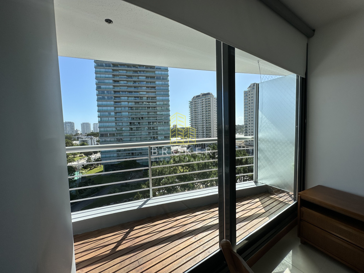 Apartamento ID.2109 - Venta de departamento de dos dormitorios en 360, zona Shopping, Punta del Este, Uruguay.
