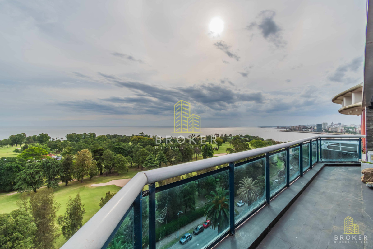 Apartamento ID.503 - Penthouse de 4 dormitorios en Golf Punta Carretas Barbacoa propia! Garage Doble