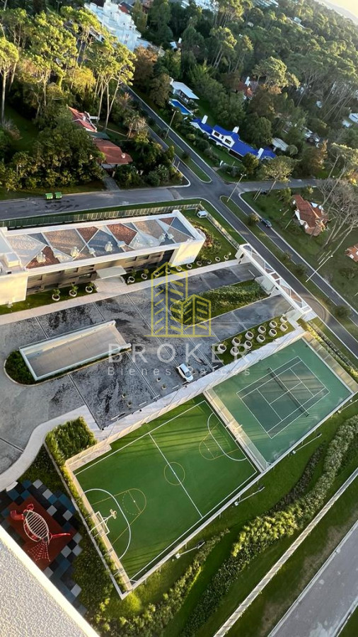 Apartamento ID.9023/Alquiler_de_temporada_de_increíble_departamento_en_primera_línea_al_mar,_Edificio_Venetian_en_Playa_Mansa - Alquiler de temporada de increíble departamento en primera línea al mar, Edificio Venetian en Playa Mansa