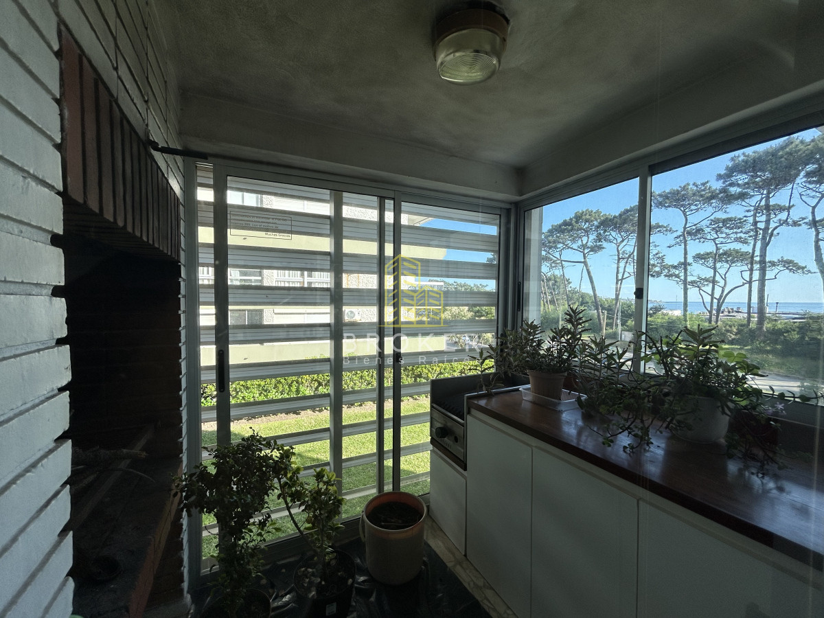Apartamento ID.796/Venta_de_apartamento_primera_linea_en_playa_Mansa,_Punta_del_Este._Uruguay - Venta de apartamento primera linea en playa Mansa, Punta del Este. Uruguay
