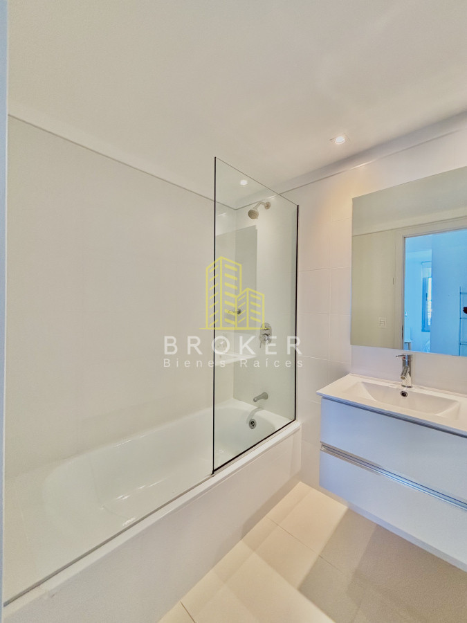 Apartamento ID.2353/Apartamento_Punta_del_Este_Playa_Brava_2_dormitorios_y_servicio_completo_con_doble_cochera_en_Playa_Brava - Apartamento Punta del Este Playa Brava 2 dormitorios y servicio completo con doble cochera en Playa Brava