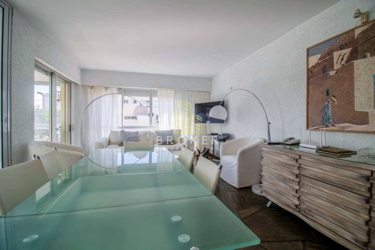 Apartamento ID.1102/Venta_de_luminoso_apartamento_en_Peninsula._Punta_del_Este,_Uruguay. - Venta de luminoso apartamento en Peninsula. Punta del Este, Uruguay.
