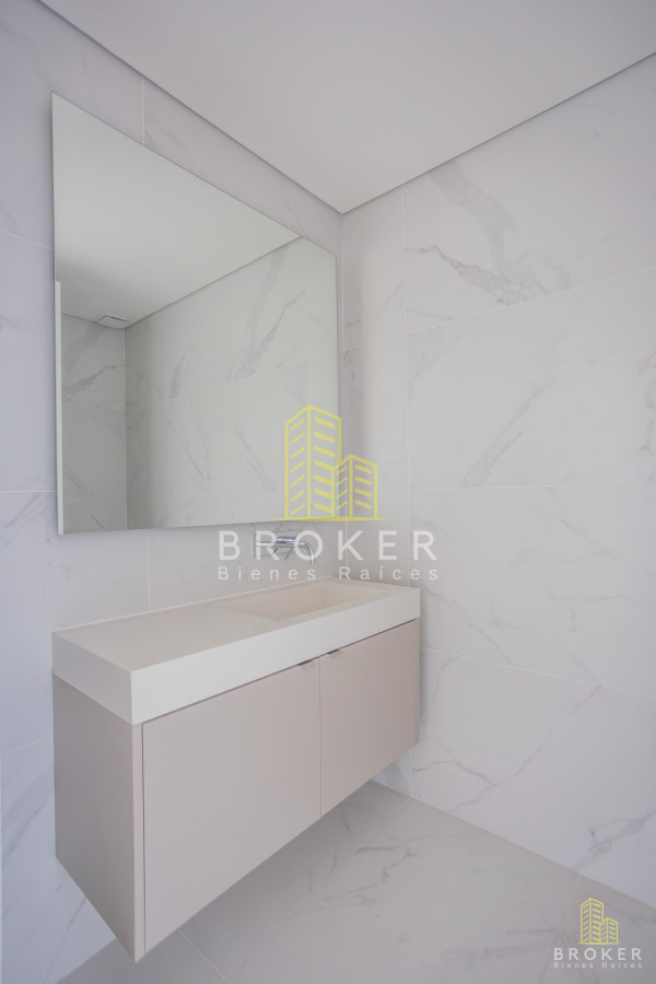 Apartamento ID.9089/Duplex_en_venta_en_Rambla_de_Carrasco_268_m2_cubiertos_46_m2_terraza - Duplex en venta en Rambla de Carrasco 268 m2 cubiertos 46 m2 terraza