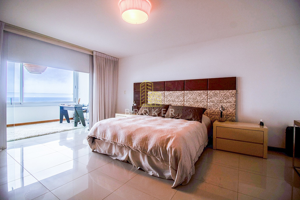 Apartamento ID.1669/Alquiler_de_apartamento_de_3_dormitorios_primera_linea_Brava_en_Punta_del_Este,_Uruguay. - Alquiler de apartamento de 3 dormitorios primera linea Brava en Punta del Este, Uruguay.
