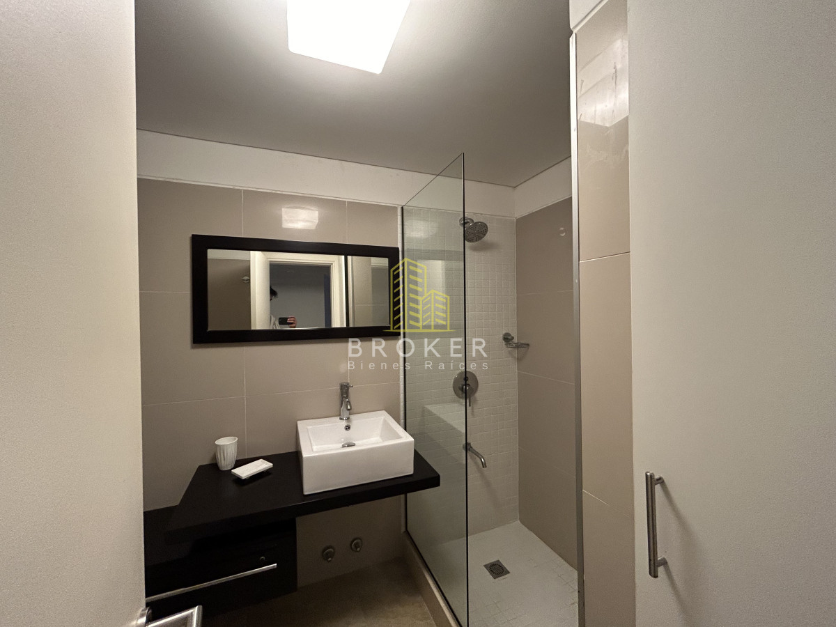 Apartamento ID.2305/OPORTUNIDAD_penthouse_de_200m2_con_terraza_exclusiva_y_parrillero_en_edificio_con_servicios_en_Punta_del_Este - OPORTUNIDAD penthouse de 200m2 con terraza exclusiva y parrillero en edificio con servicios en Punta del Este