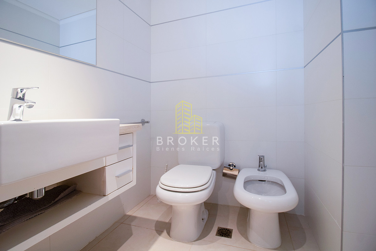 Apartamento ID.806/Venta_o_alquiler_de_Penthouse_en_primera_linea_en_Pinares._Punta_del_Este,_Uruguay. - Venta o alquiler de Penthouse en primera linea en Pinares. Punta del Este, Uruguay.