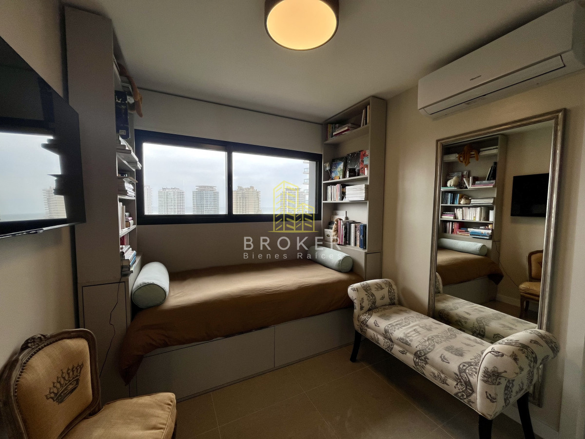 Apartamento ID.2012/Venta_Apartamento_de_4_dormitorios_a_metros_del_mar_en_Playa_Brava,_Punta_del_Este,_Maldonado - Venta Apartamento de 4 dormitorios a metros del mar en Playa Brava, Punta del Este, Maldonado