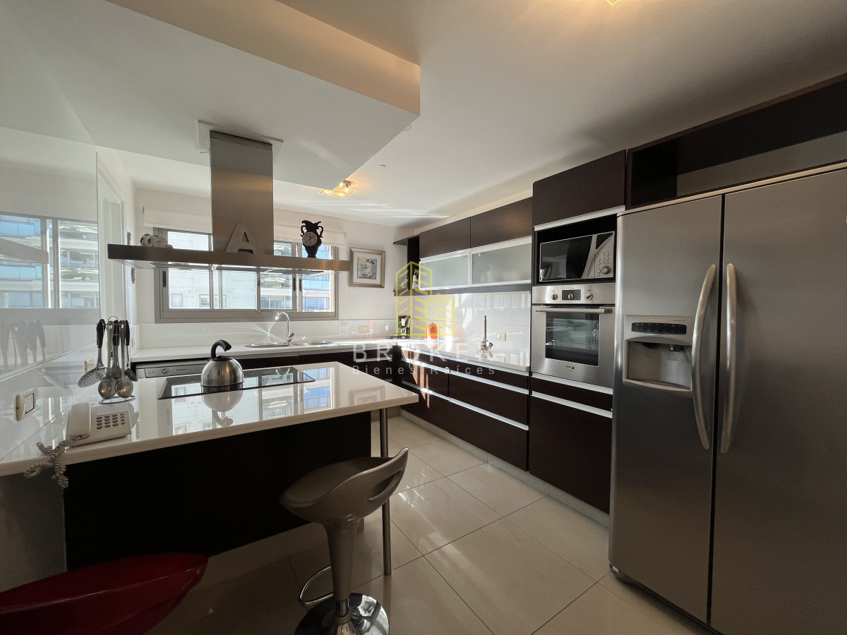 Apartamento ID.8837/OPORTUNIDAD_FRENTE_AL_MAR_4_Dormitorios_en_Playa_Brava_con_Vistas_al_mar - OPORTUNIDAD FRENTE AL MAR 4 Dormitorios en Playa Brava con Vistas al mar