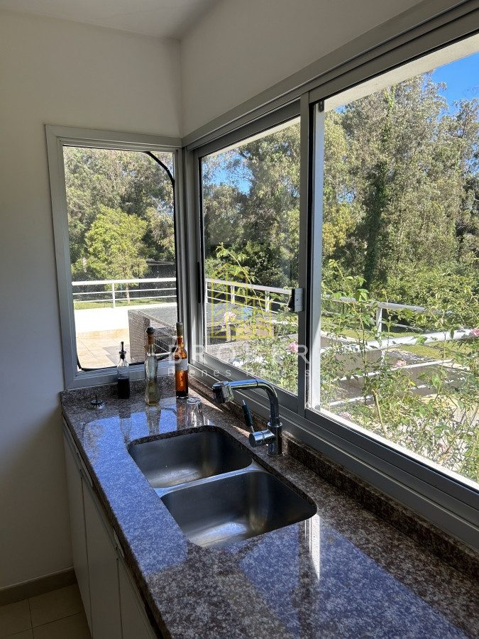 Apartamento ID.696/Apartamento_4_dormitorios_en_Playa_Brava_Rincon_del_Indio - Apartamento 4 dormitorios en Playa Brava Rincon del Indio. Punta del Este, Uruguay.