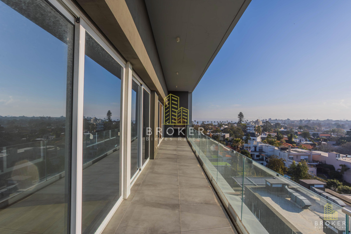 Apartamento ID.9089/Duplex_en_venta_en_Rambla_de_Carrasco_268_m2_cubiertos_46_m2_terraza - Duplex en venta en Rambla de Carrasco 268 m2 cubiertos 46 m2 terraza