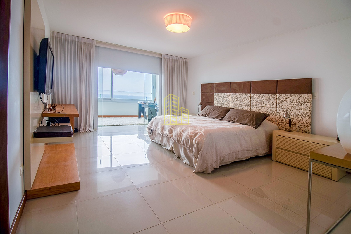 Apartamento ID.1669/Alquiler_de_apartamento_de_3_dormitorios_primera_linea_Brava_en_Punta_del_Este,_Uruguay. - Alquiler de apartamento de 3 dormitorios primera linea Brava en Punta del Este, Uruguay.
