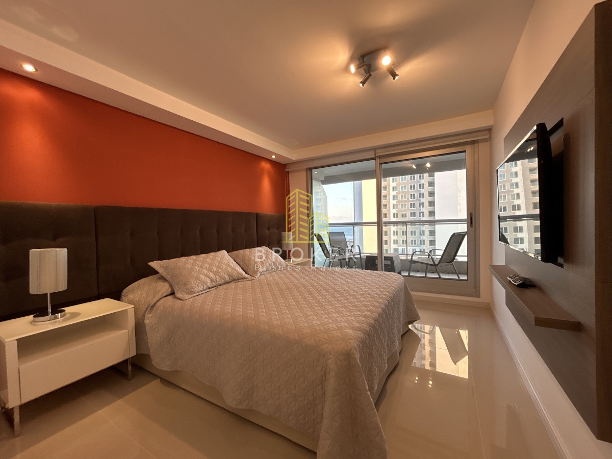Apartamento ID.1868/Venta_de_apartamento_dos_dormitorios_con_vista_al_mar_en_torre_de_primera_categoria_en_Punta_del_Este.,_Uruguay - Venta de apartamento dos dormitorios con vista al mar en torre de primera categoria en Punta del Este., Uruguay