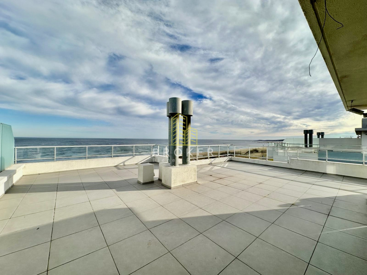 Apartamento ID.2393/Departamento_Ville_de_Mer_Penthouse_en_Punta_del_Este_Playa_Mansa_Pinares_2_garages_estufa_a_leña - Departamento Ville de Mer Penthouse en Punta del Este Playa Mansa Pinares 2 garages estufa a leña