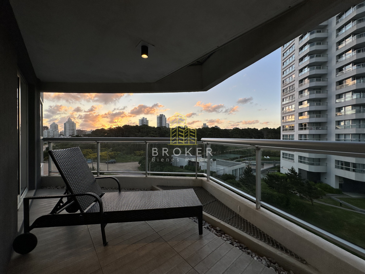 Apartamento ID.2111/Venta_de_apartamento_de_categoria,_dos_dormitorios_y_medio_en_la_brava_con_vista_al_mar._ - Venta de apartamento de categoria, dos dormitorios y medio en la brava con vista al mar. 