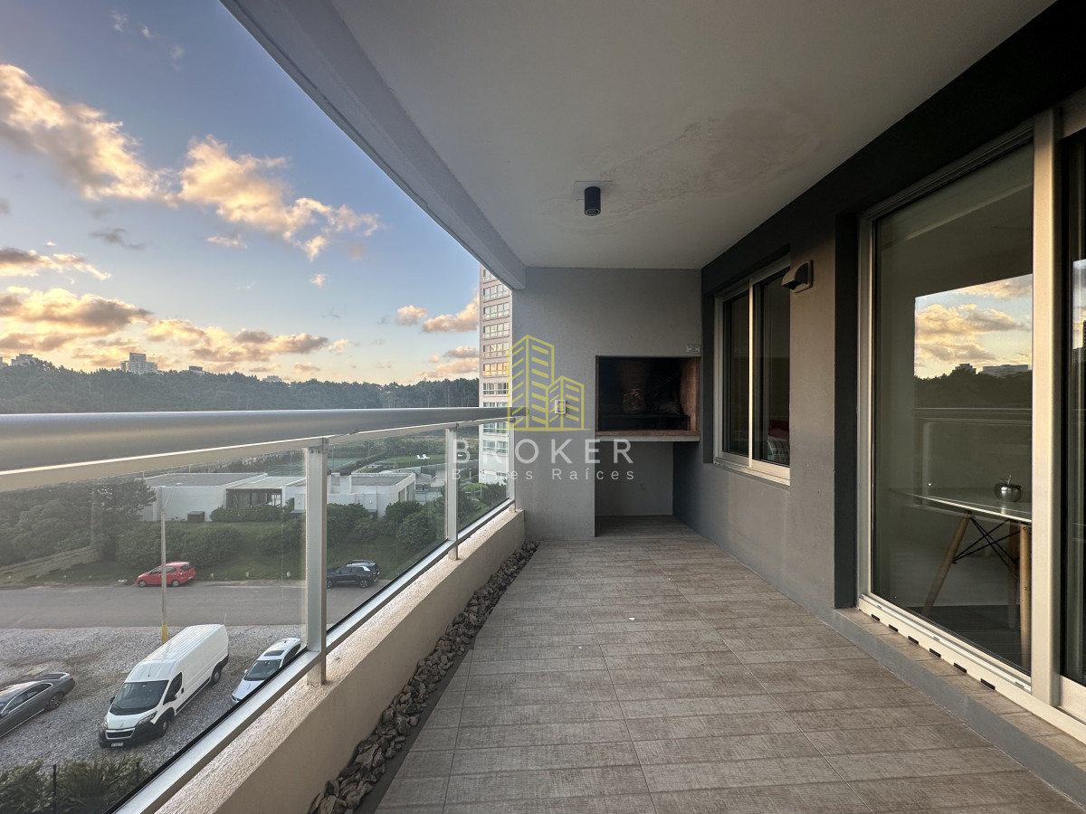 Apartamento ID.2111/Venta_de_apartamento_de_categoria,_dos_dormitorios_y_medio_en_la_brava_con_vista_al_mar._ - Venta de apartamento de categoria, dos dormitorios y medio en la brava con vista al mar. 