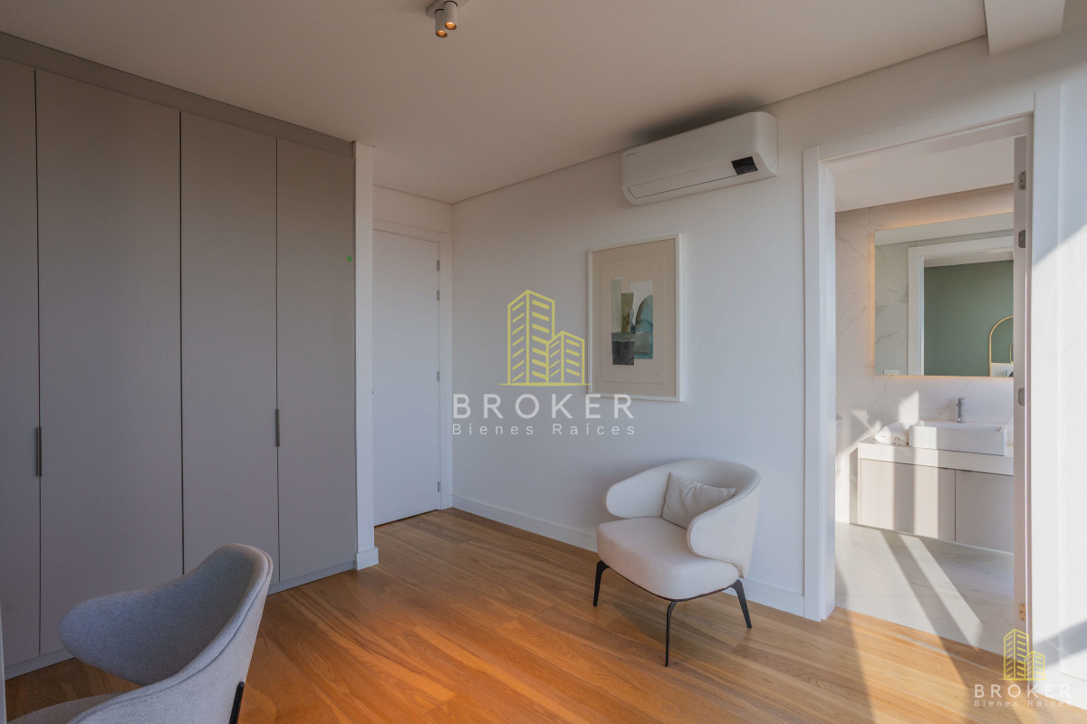 Apartamento ID.9103 - Apartamento en Rambla de Carrasco 4 dormitorios 5 baños
