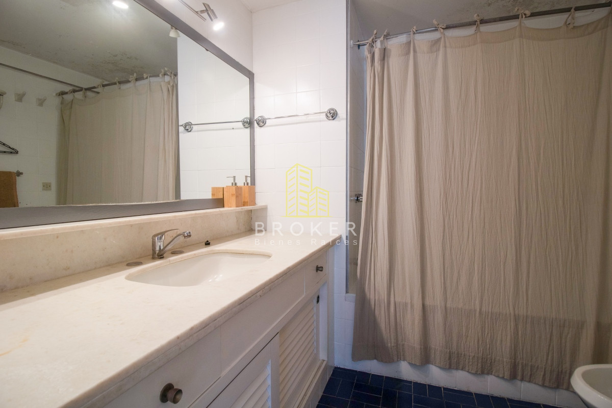 Apartamento ID.1102/Venta_de_luminoso_apartamento_en_Peninsula._Punta_del_Este,_Uruguay. - Venta de luminoso apartamento en Peninsula. Punta del Este, Uruguay.