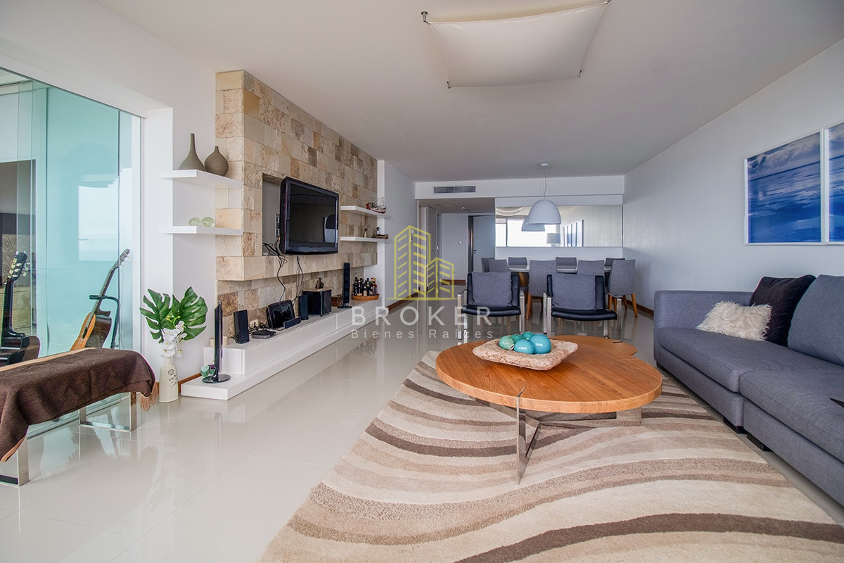 Apartamento ID.1669/Alquiler_de_apartamento_de_3_dormitorios_primera_linea_Brava_en_Punta_del_Este,_Uruguay. - Alquiler de apartamento de 3 dormitorios primera linea Brava en Punta del Este, Uruguay.