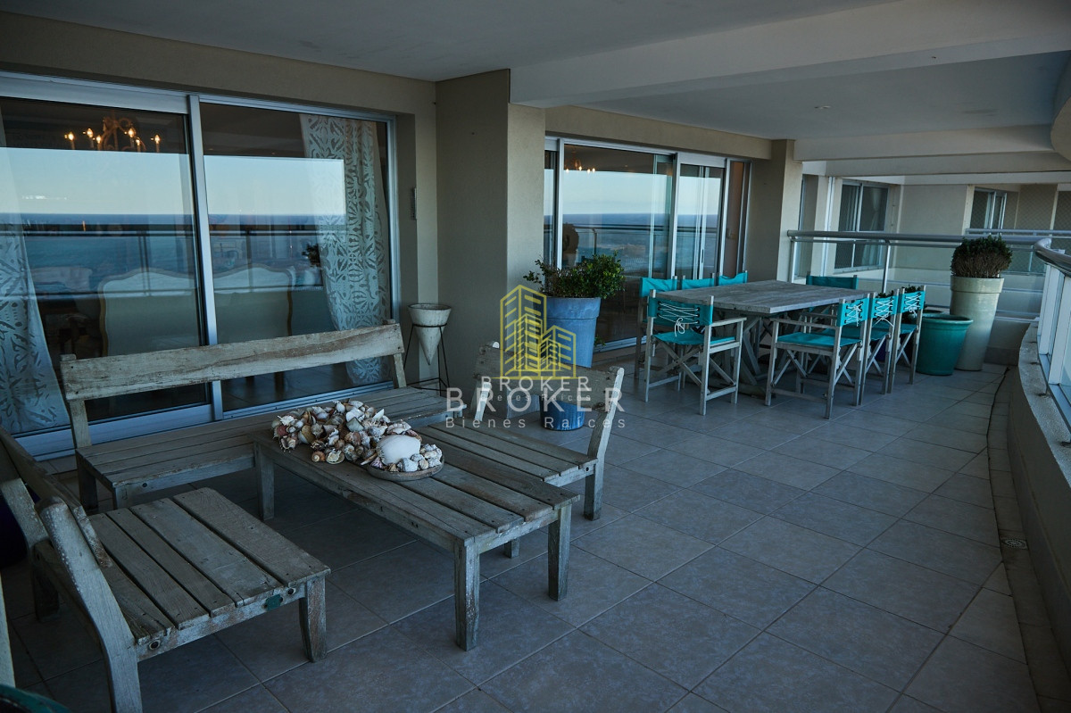 Apartamento ID.1335/Venta_apartamento_4_suites_en_Playa_Brava_en_edificio_de_categoría_Torre_Lobos. - Venta apartamento 4 suites en Playa Brava en edificio de categoría Torre Lobos.