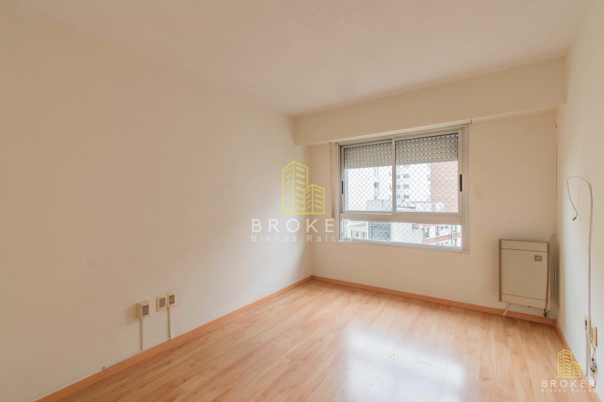 Apartamento ID.1939/VENTA_DE_APARTAMENTO_2_DORMITORIOS_Y_1_BAÑO_Y_GARAGE_-_TRES_CRUCES._Montevideo_Uruguay. - VENTA DE APARTAMENTO 2 DORMITORIOS Y 1 BAÑO Y GARAGE - TRES CRUCES. Montevideo Uruguay.