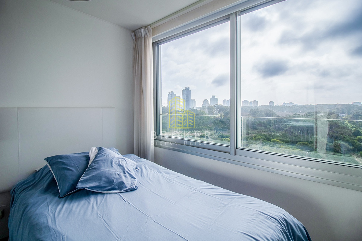Apartamento ID.1669/Alquiler_de_apartamento_de_3_dormitorios_primera_linea_Brava_en_Punta_del_Este,_Uruguay. - Alquiler de apartamento de 3 dormitorios primera linea Brava en Punta del Este, Uruguay.