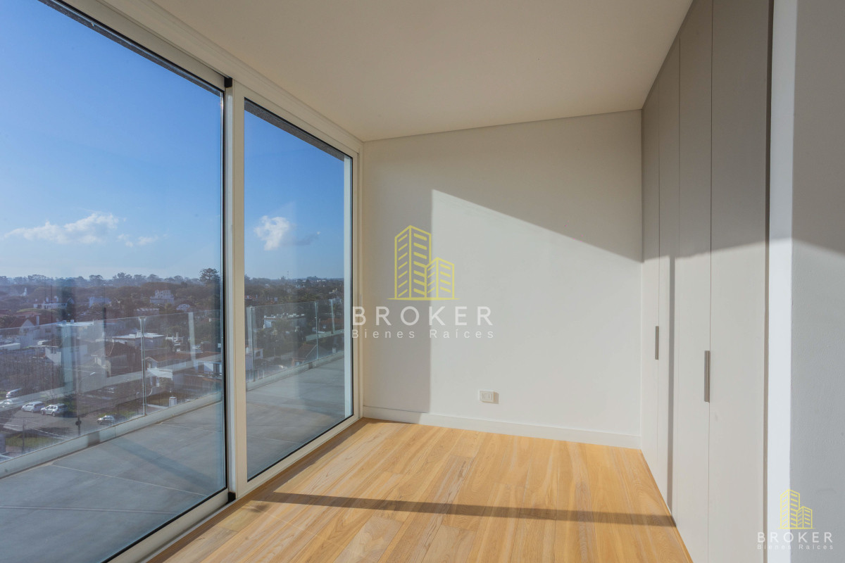 Apartamento ID.9089/Duplex_en_venta_en_Rambla_de_Carrasco_268_m2_cubiertos_46_m2_terraza - Duplex en venta en Rambla de Carrasco 268 m2 cubiertos 46 m2 terraza