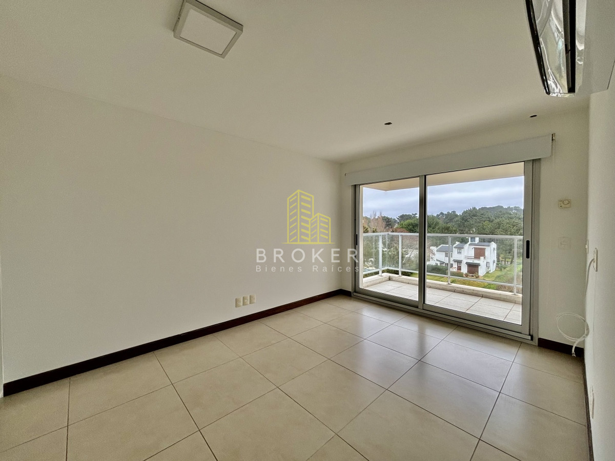 Apartamento ID.2393/Departamento_Ville_de_Mer_Penthouse_en_Punta_del_Este_Playa_Mansa_Pinares_2_garages_estufa_a_leña - Departamento Ville de Mer Penthouse en Punta del Este Playa Mansa Pinares 2 garages estufa a leña