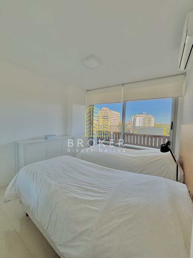 Apartamento ID.2353/Apartamento_Punta_del_Este_Playa_Brava_2_dormitorios_y_servicio_completo_con_doble_cochera_en_Playa_Brava - Apartamento Punta del Este Playa Brava 2 dormitorios y servicio completo con doble cochera en Playa Brava