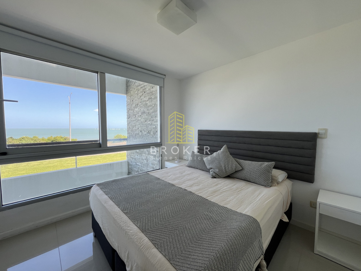 Apartamento ID.2105/Venta_Apartamento_Primera_Linea_Mansa_frente_al_mar_con_Parrillero_propio._Punta_del_Este_Uruguay - Venta Apartamento Primera Linea Mansa frente al mar con Parrillero propio. Punta del Este Uruguay