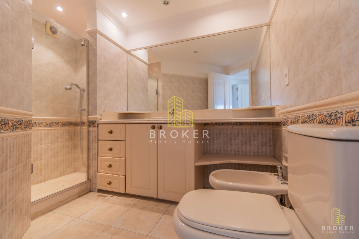 Apartamento ID.503 - Penthouse de 4 dormitorios en Golf Punta Carretas Barbacoa propia! Garage Doble