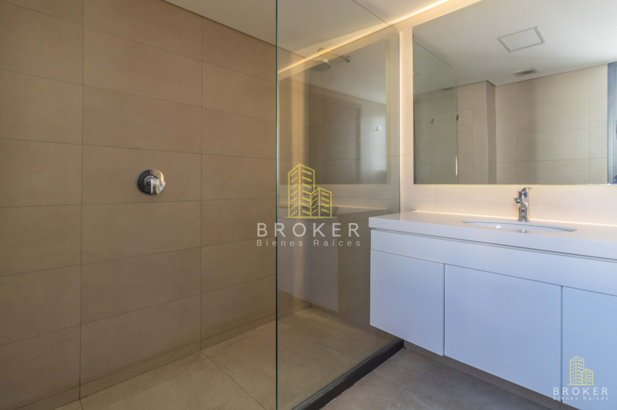 Apartamento ID.143/Venta_Apartamento__Triplex_3_Dormitorios_En_Carrasco__(ref:_Bkb-1303) - Venta Apartamento Carrasco 3 Dormitorio Triplex al lago