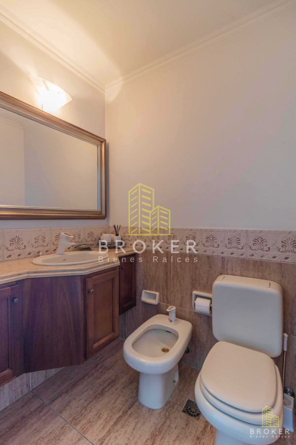 Apartamento ID.272/venta_apartamento_3_suites_mas_servicio_en_Pocitos_frente_al_mar_con_parrillero - venta apartamento 3 suites mas servicio en Pocitos frente al mar con parrillero