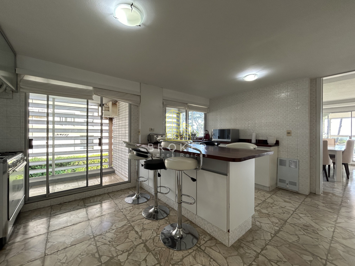 Apartamento ID.796/Venta_de_apartamento_primera_linea_en_playa_Mansa,_Punta_del_Este._Uruguay - Venta de apartamento primera linea en playa Mansa, Punta del Este. Uruguay