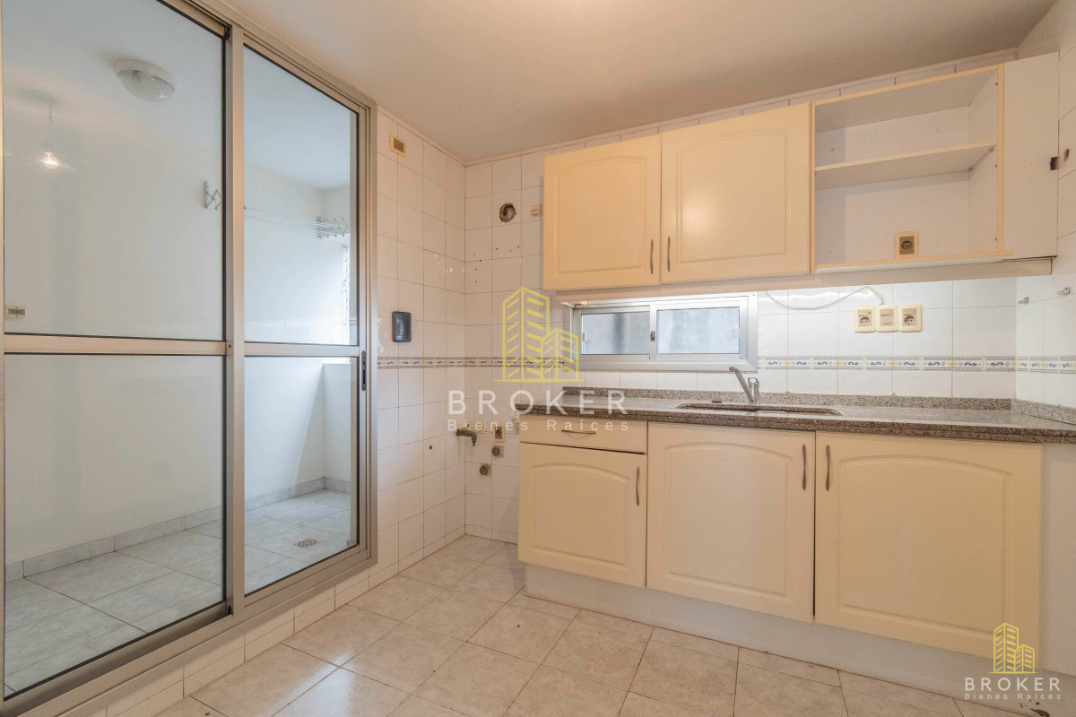 Apartamento ID.1939/VENTA_DE_APARTAMENTO_2_DORMITORIOS_Y_1_BAÑO_Y_GARAGE_-_TRES_CRUCES._Montevideo_Uruguay. - VENTA DE APARTAMENTO 2 DORMITORIOS Y 1 BAÑO Y GARAGE - TRES CRUCES. Montevideo Uruguay.