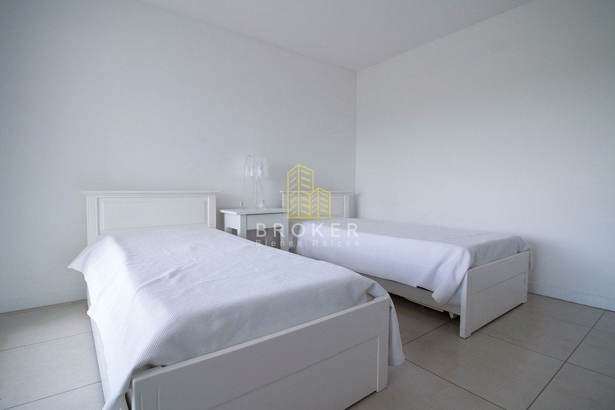 Apartamento ID.806/Venta_o_alquiler_de_Penthouse_en_primera_linea_en_Pinares._Punta_del_Este,_Uruguay. - Venta o alquiler de Penthouse en primera linea en Pinares. Punta del Este, Uruguay.